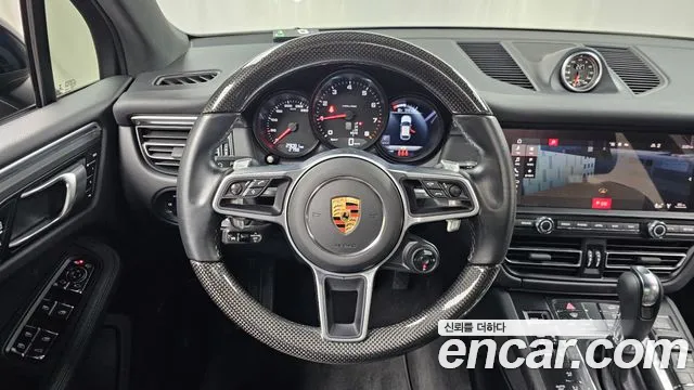 Porsche Macan 2021