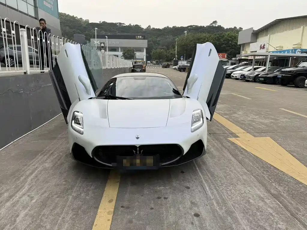 Maserati MC20 2023