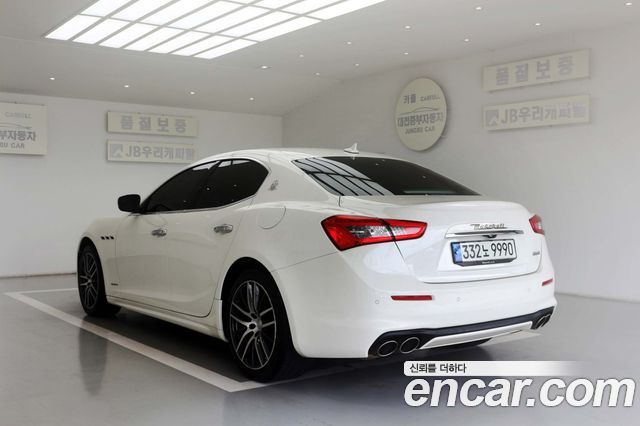 Maserati Ghibli 2021