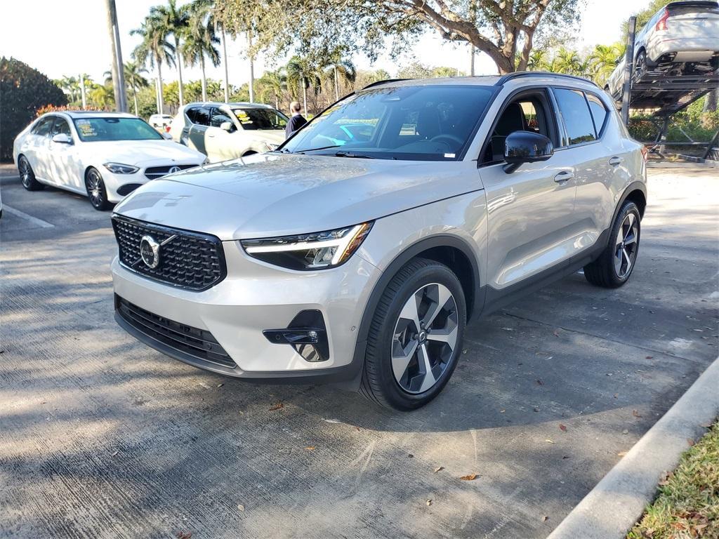 Volvo XC40 2025