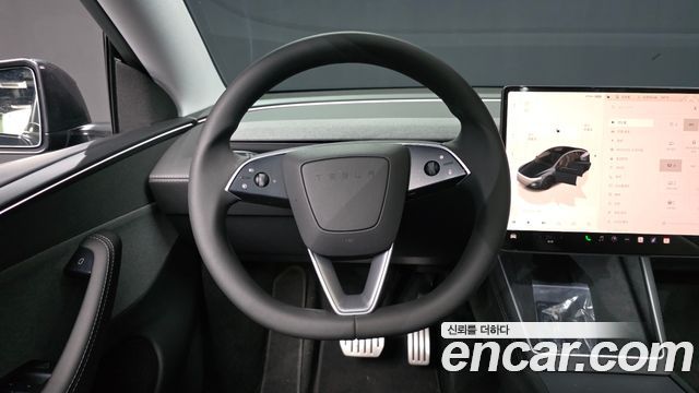 Tesla Model Y 2025