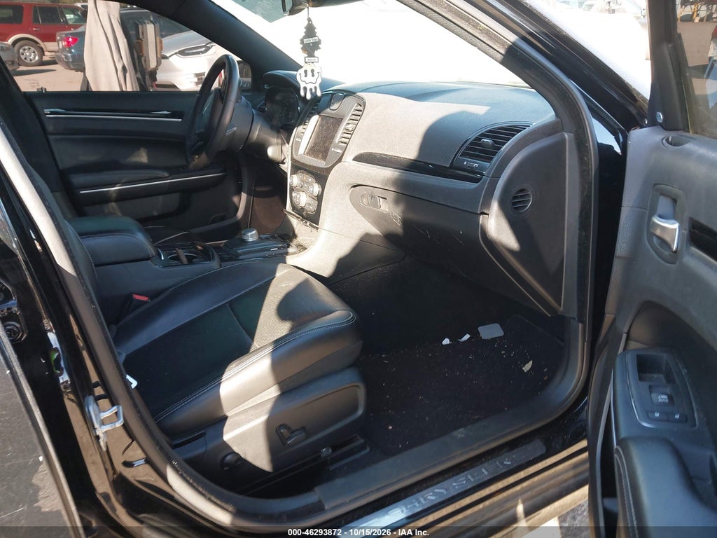 Chrysler 300 2022