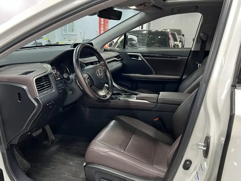 Lexus RX 2021