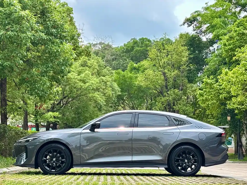 Changan UNI-V 2025