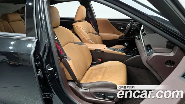 Lexus ES 2021