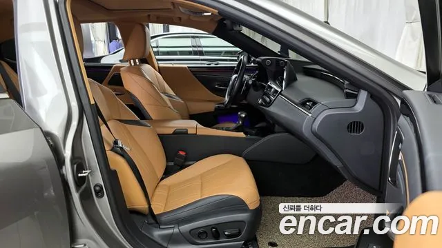 Lexus ES 2022