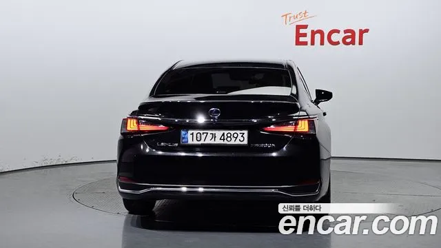 Lexus ES 2020
