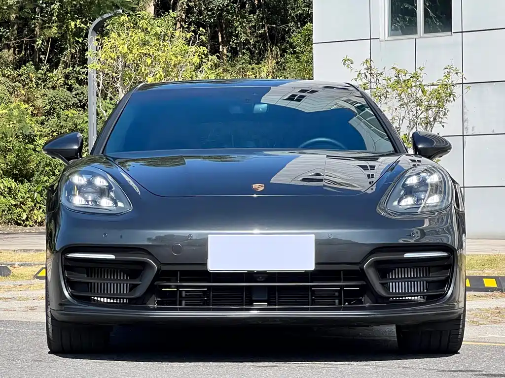 Porsche Panamera 2023