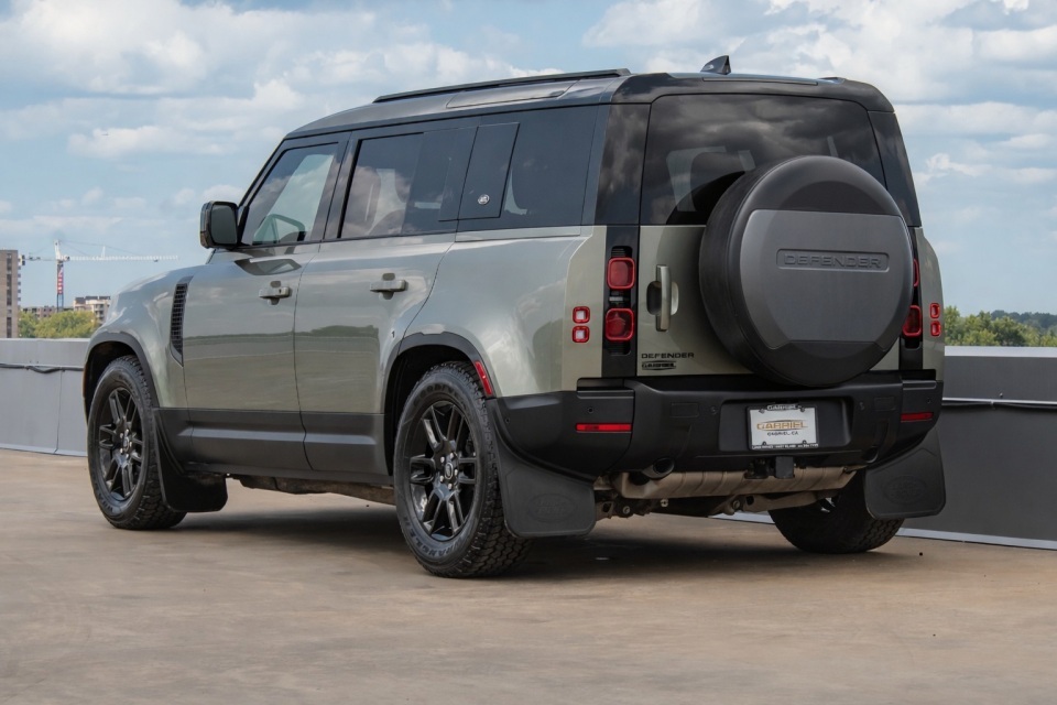 Land Rover Defender 2022