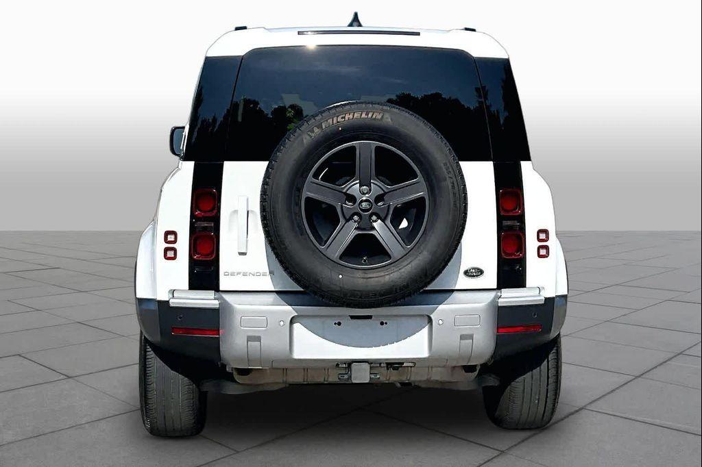 Land Rover Defender 2023