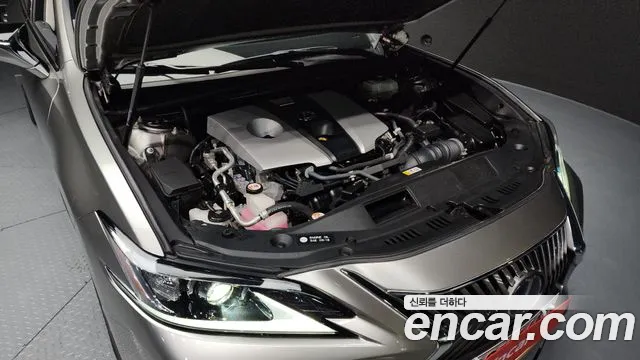 Lexus ES 2020