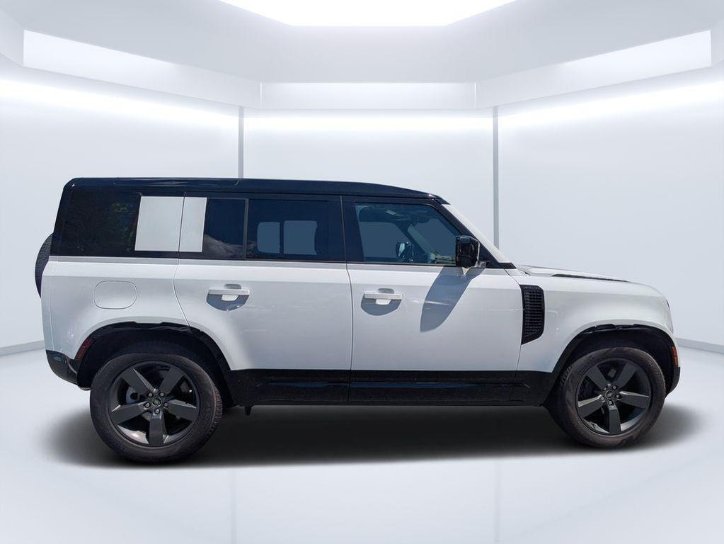 Land Rover Defender 2025