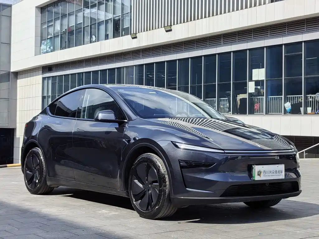 Tesla Model Y 2025