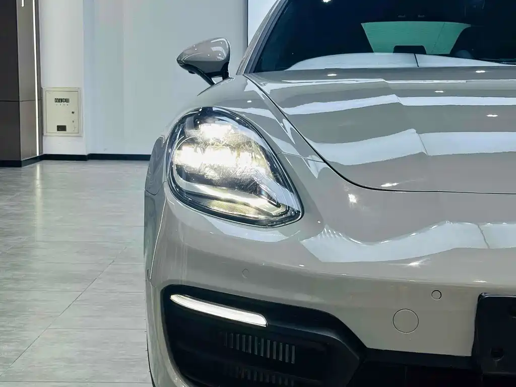 Porsche Panamera 2023
