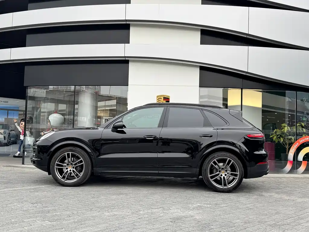 Porsche Cayenne 2022