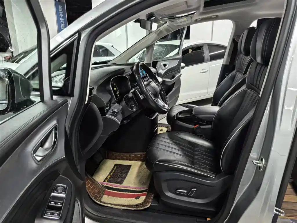Roewe iMAX8 2021