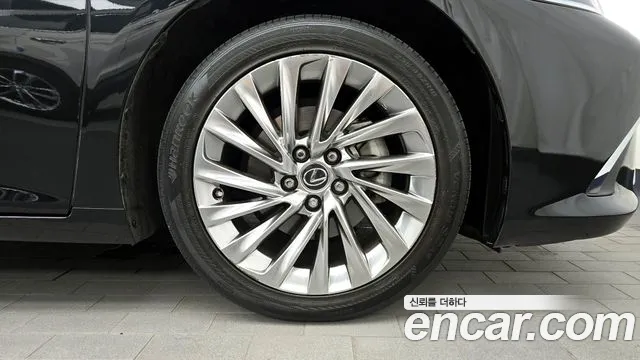 Lexus ES 2022