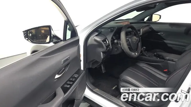 Lexus UX 2021