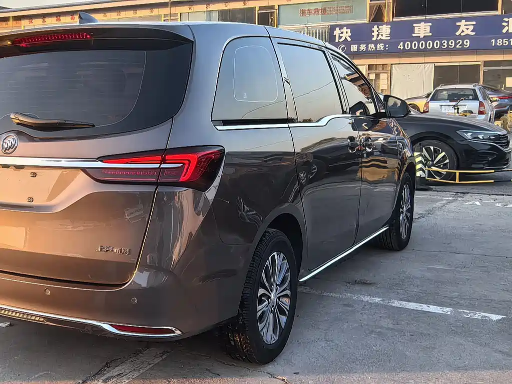Buick GL8 2024