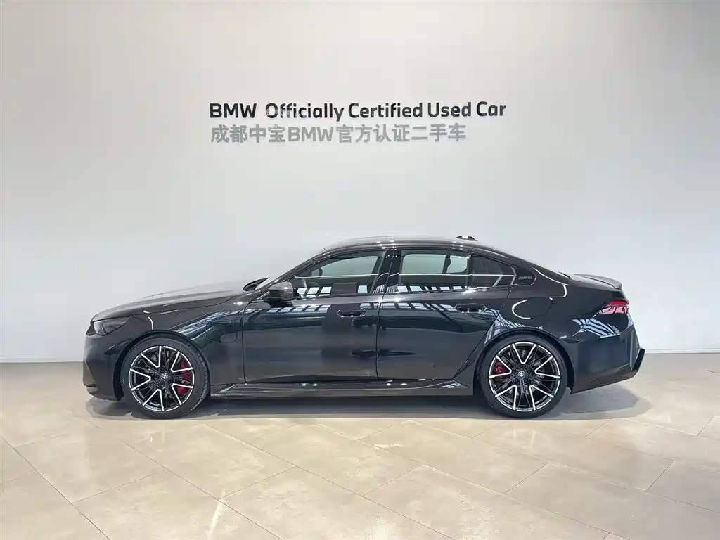 BMW M5 2025
