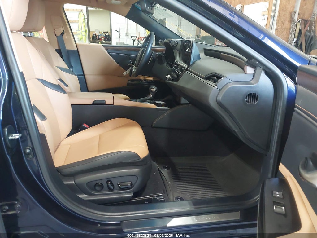 Lexus ES 2024