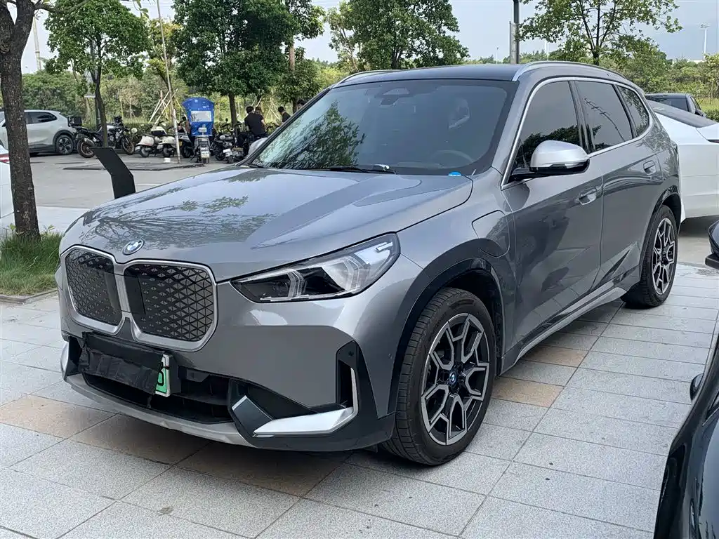 BMW iX1 2024