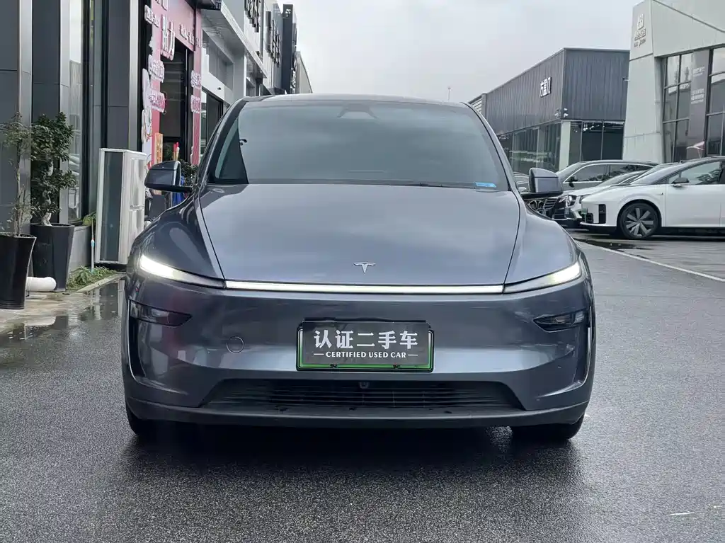 Tesla Model Y 2025