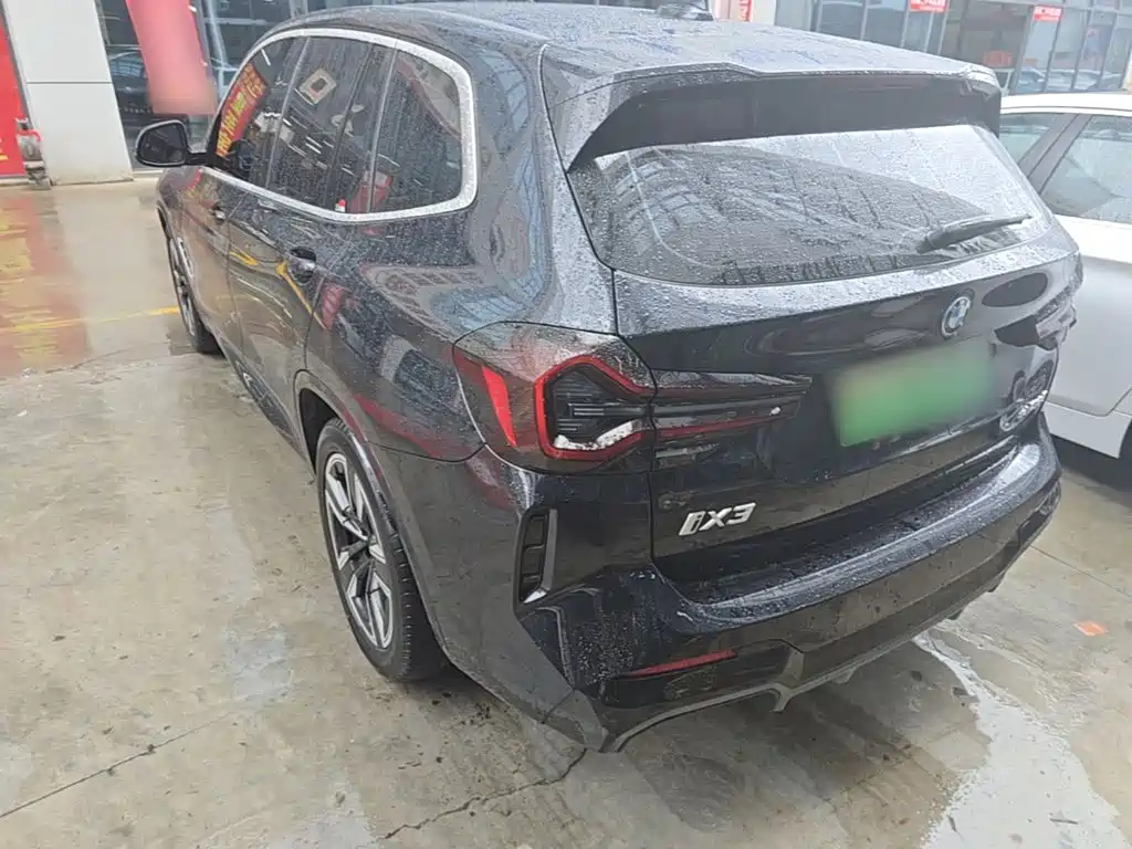 BMW iX3 2024