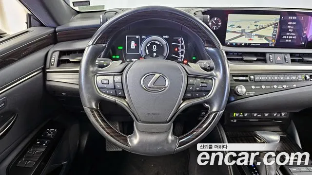 Lexus ES 2020