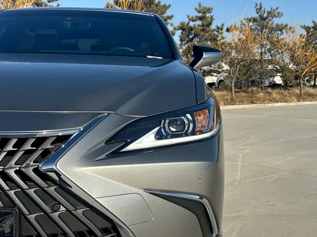 Lexus ES 2024