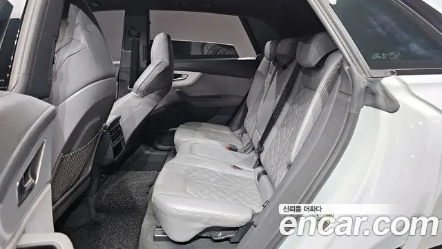 Audi Q8 2025
