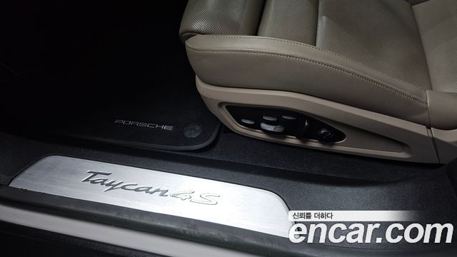 Porsche Taycan 2023