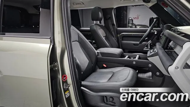 Land Rover Defender 2023