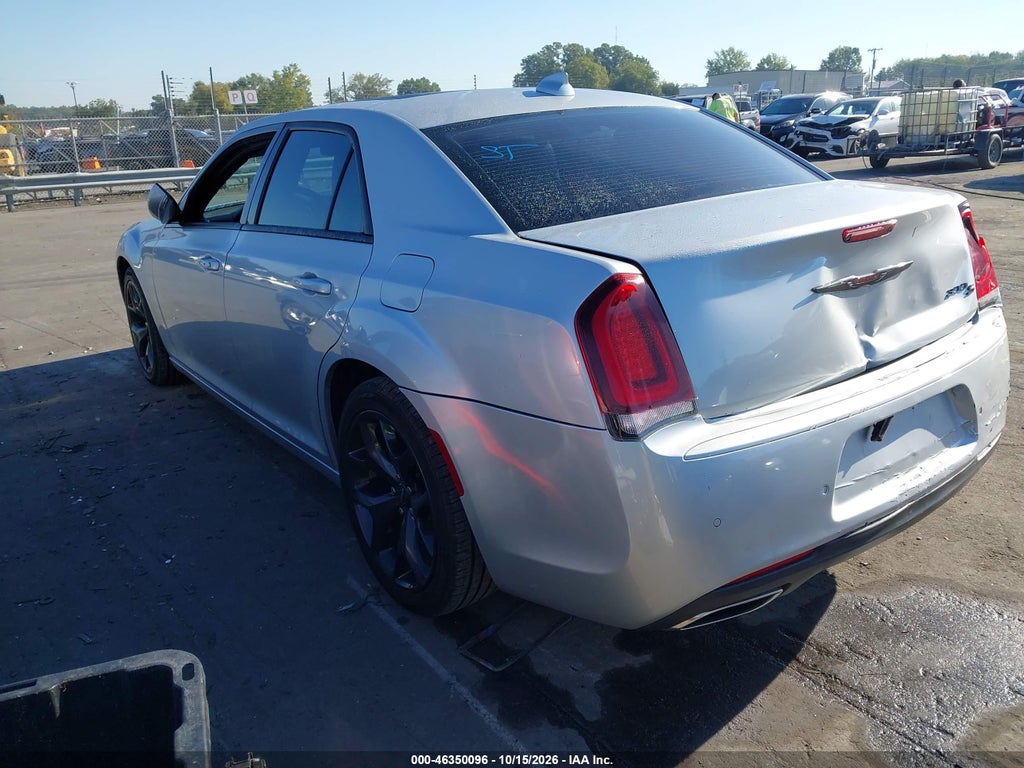 Chrysler 300 2021