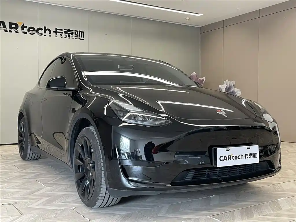 Tesla Model Y 2024
