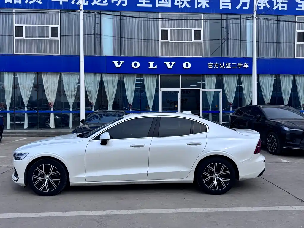 Volvo S60 2023