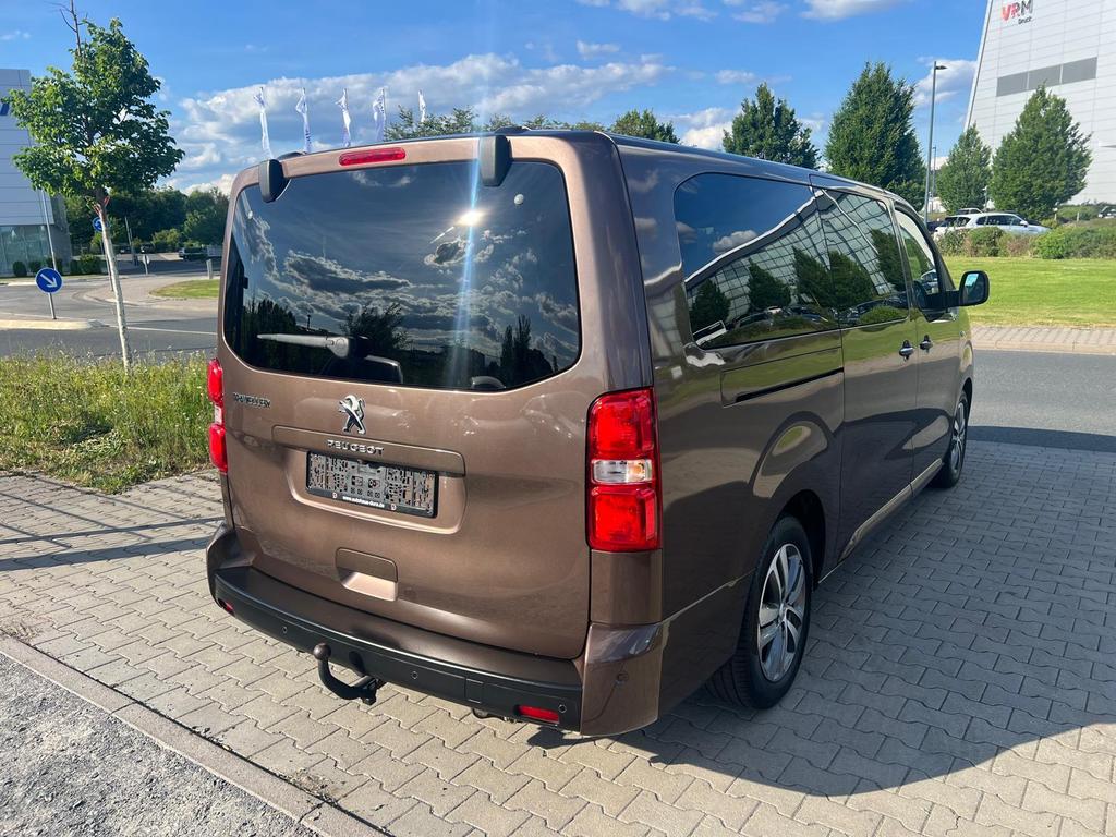 Peugeot Traveller 2021