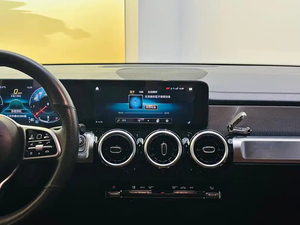 Mercedes-Benz GLB 2023