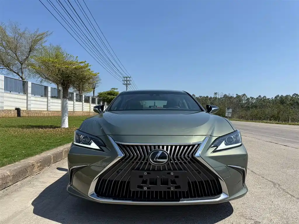 Lexus ES 2021