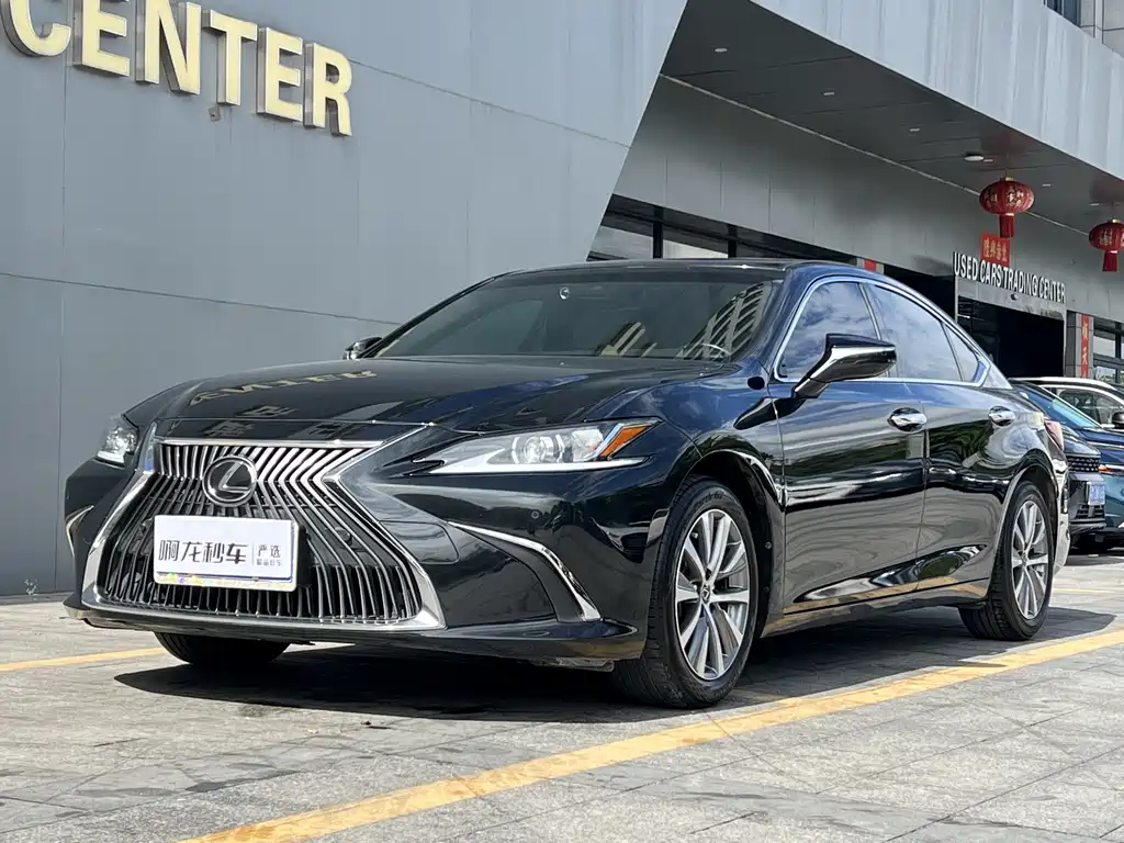Lexus ES 2020