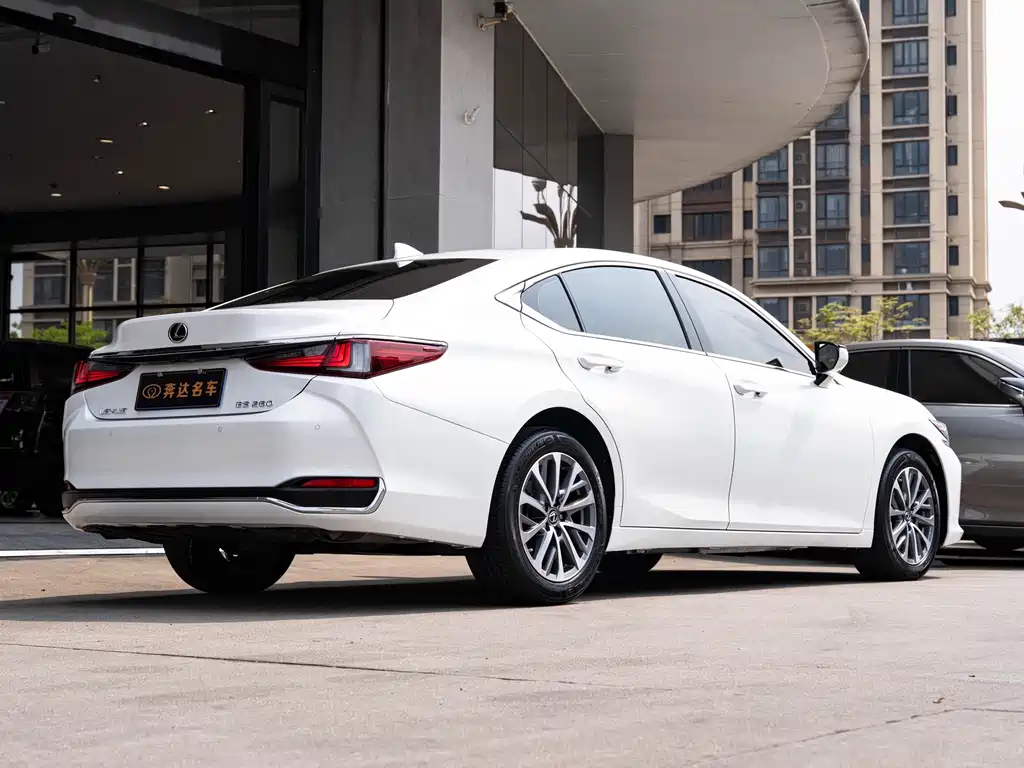 Lexus ES 2024