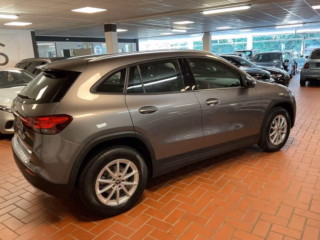 Mercedes-Benz GLA 180 2022