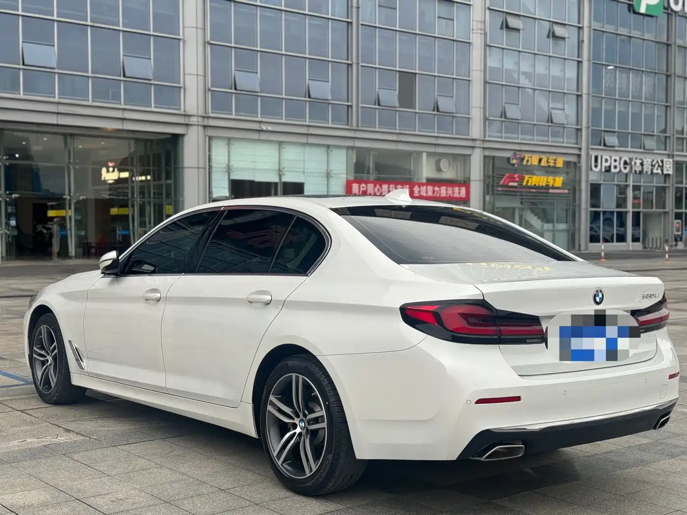 BMW 5 серии 2021
