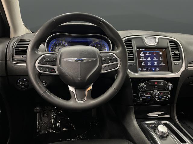 Chrysler 300 2023