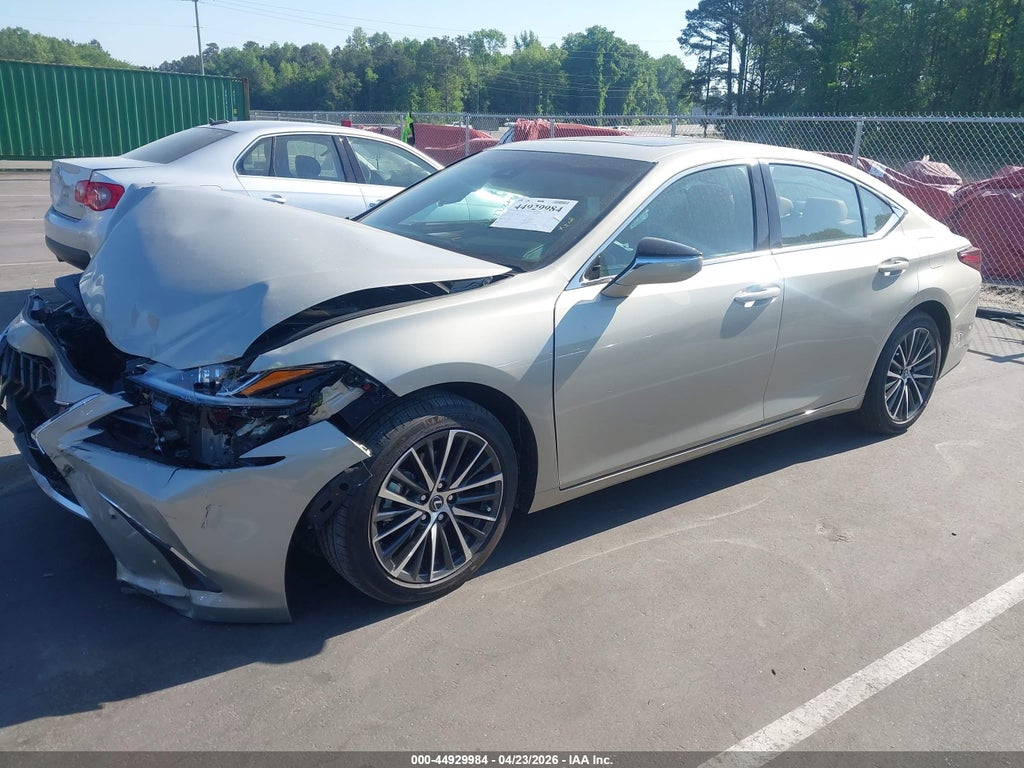 Lexus ES 2025