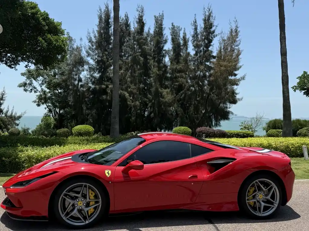 Ferrari F8 2021