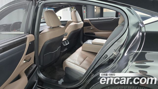 Lexus ES 2024