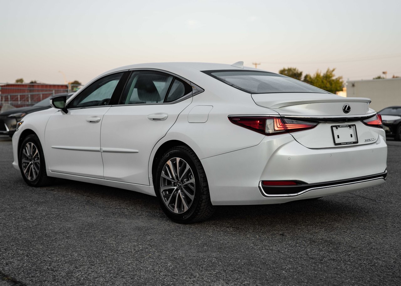 Lexus ES 2025