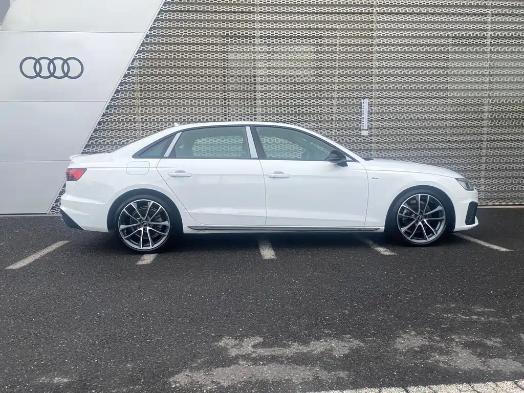 Audi A4 2023