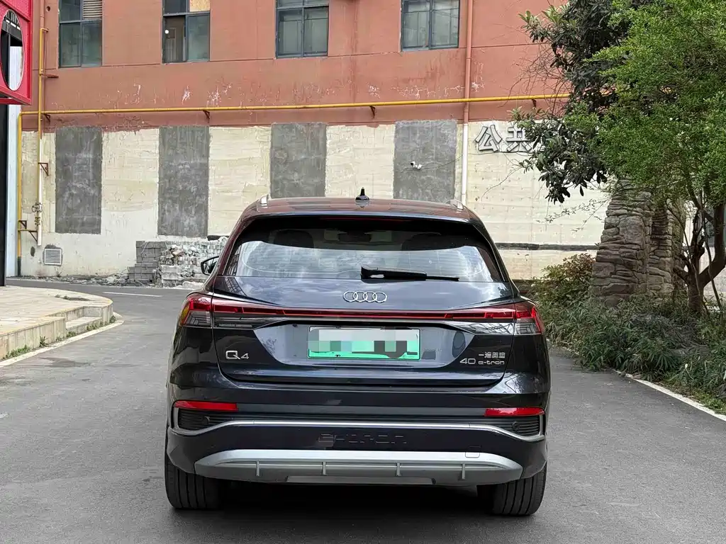 Audi Q4 e-tron 2024